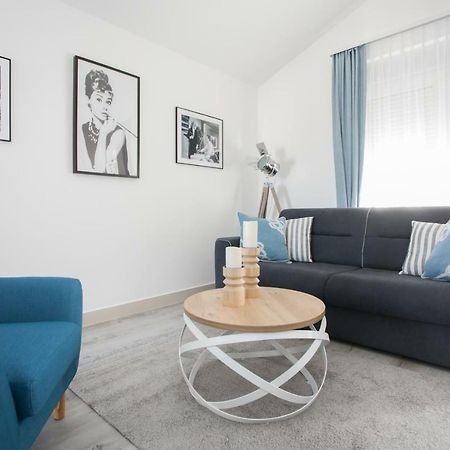 Apartment Movie Primošten المظهر الخارجي الصورة
