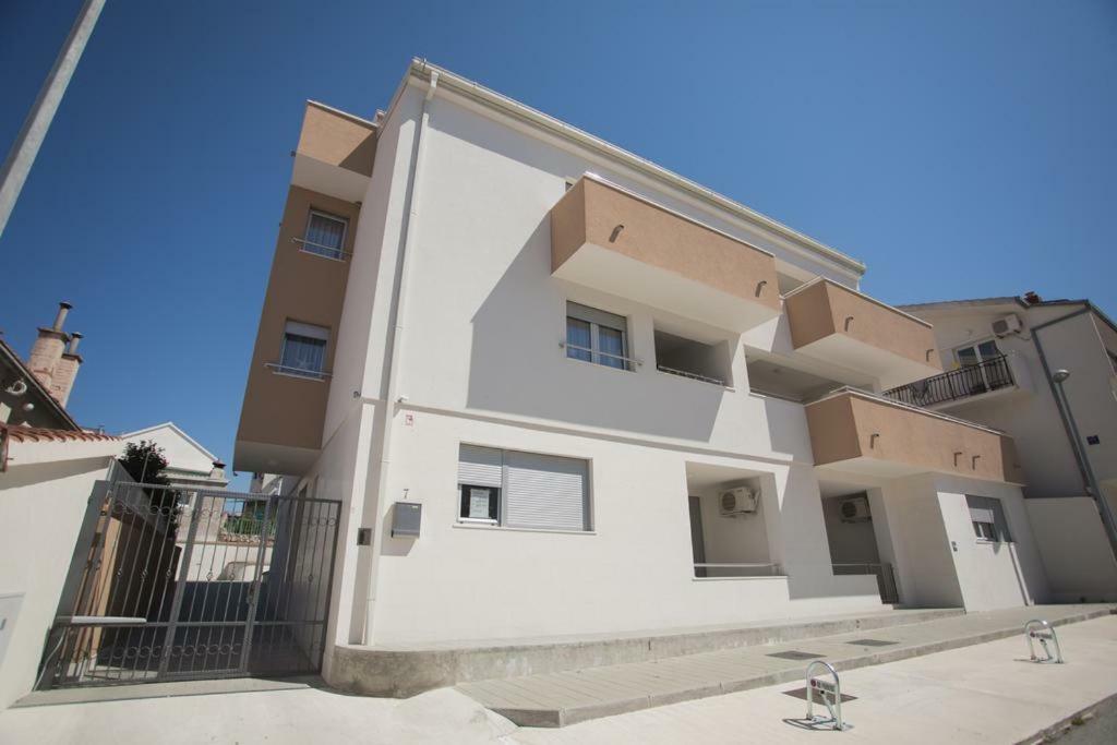 Apartment Movie Primošten المظهر الخارجي الصورة